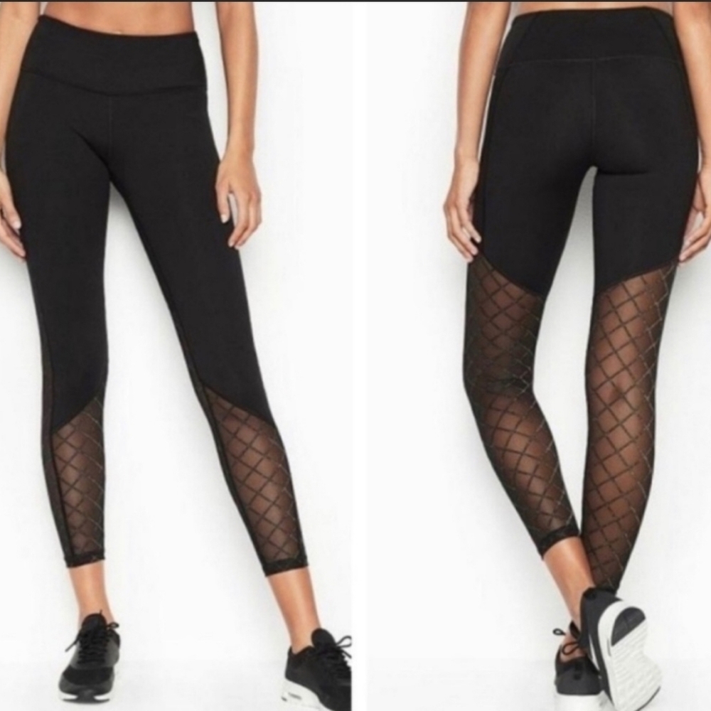 NWT Victoria Sport Mesh Knockout Crop